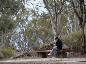 tourist-waiting-for-a-bus-dsc07285 tourist-waiting-for-a-bus-dsc07285